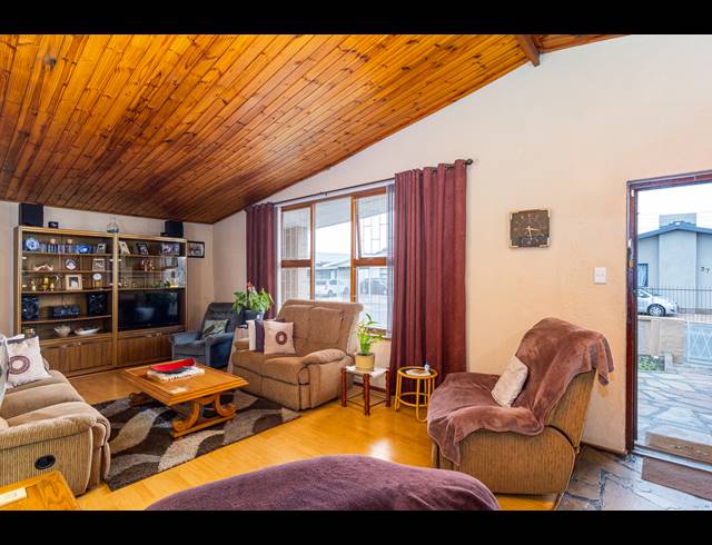 3 BEDROOM FREEHOLD SOLD IN CHURCHILL ESTATE